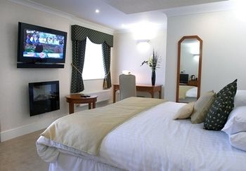 The Barns Hotel Кэннок Экстерьер фото